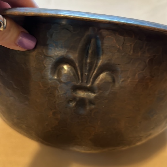 Fleur de Lis Copper Antique Finish Bathroom Sink - Picture 3 of 5